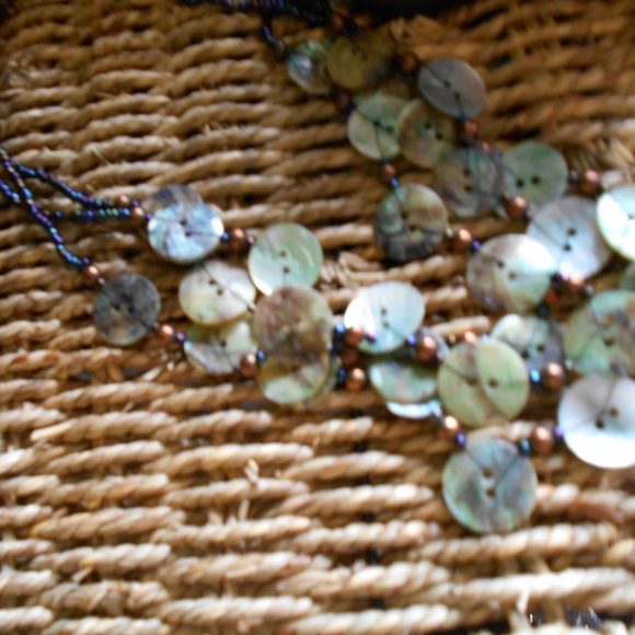 Shell button necklace - Picture 4 of 5